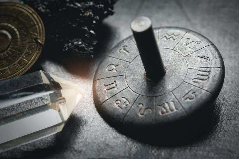 Mit üzen számodra a sors októberben? Zodiákusod fénye segíthet az iránykeresésben. Minden csillagjegy egyedi energiákat hordoz, amelyek inspirálhatnak és útmutatást nyújthatnak a hónap során. Érdemes figyelni a belső hangra és a körülötted zajló események