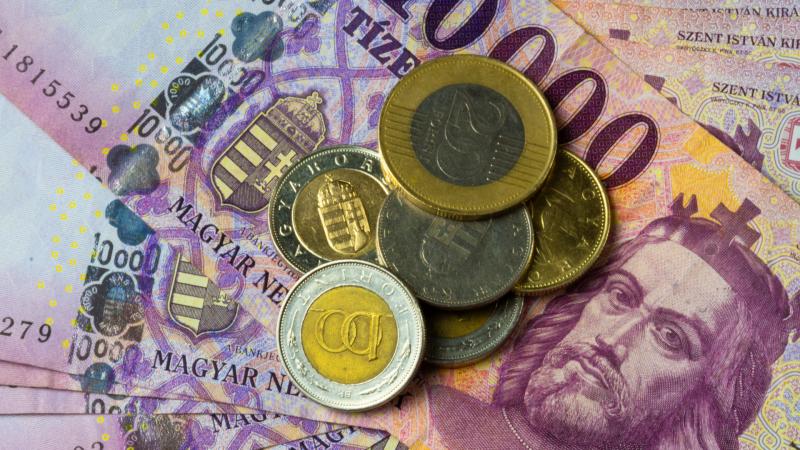 Éjszaka újra meghaladta a 410-es szintet a forint árfolyama.