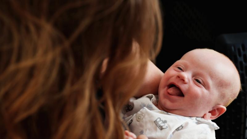 A mai naptól kezdve új szabályok léptek életbe a babaváró hitel terén, ami sok család számára kedvező változásokat hozhat. A könnyítéseknek köszönhetően számosan örülhetnek a megkönnyített feltételeknek és lehetőségeknek.