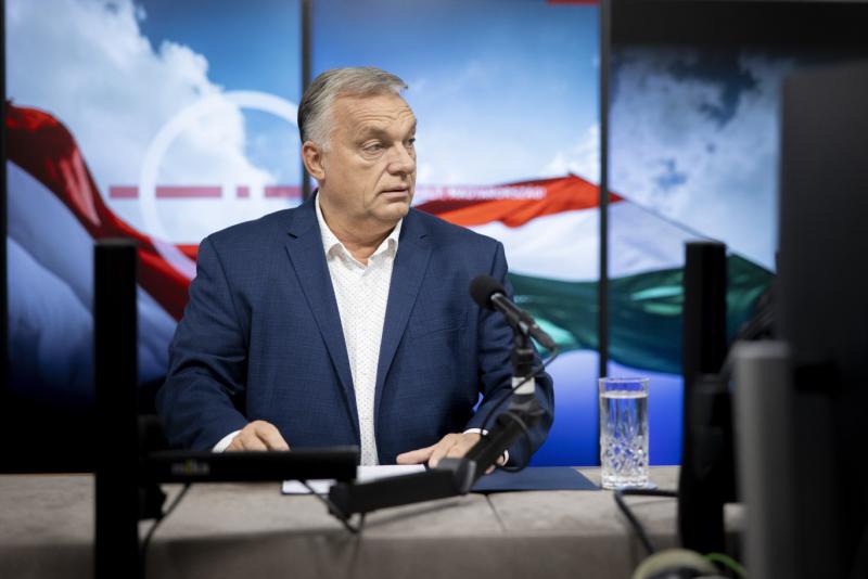 Friss hír: Orbán Viktort váratlanul szorongatni kezdték a reggeli interjú során!