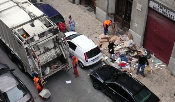 Tényleg minden budapesti számára kihívást jelent majd a lomtalanítás új rendszerének bevezetése? – Az összes lényeges információ az átalakításról.