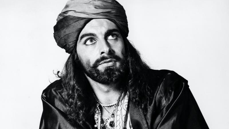 79 évesen is lenyűgöző bájjal rendelkezik Kabir Bedi, a Sandokan legendás főszereplője.