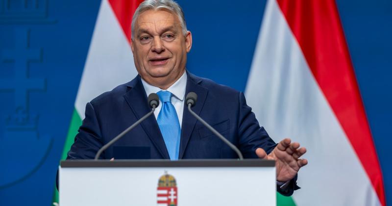 Orbán újra a porondon van, már a Kossuth rádió mikrofonja előtt osztja meg gondolatait.