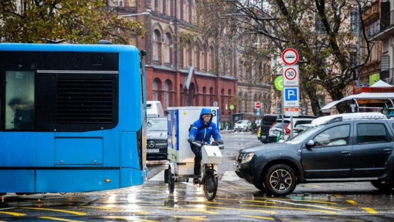 A hideg hétvége beköszönte előtt pénteken havazásra figyelmeztetik az embereket | 24.hu