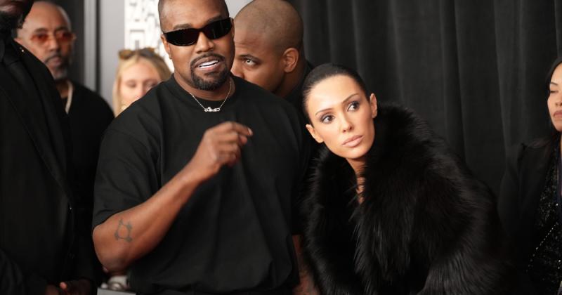 Kanye West és Bianca Censori házassága újra a figyelem középpontjába került, miután a Grammy-gálán történt botrányok után ismét feszültségek keletkeztek közöttük. A hírek szerint a pár kapcsolata komoly próbatételek elé néz, és a zenei világ eseményei ism