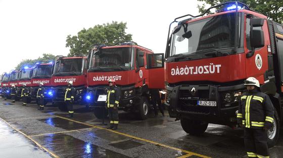 Kilenc gépjármű ütközött össze, aminek következtében hosszú kilométereken át torlódik a forgalom az M0-s autóúton.