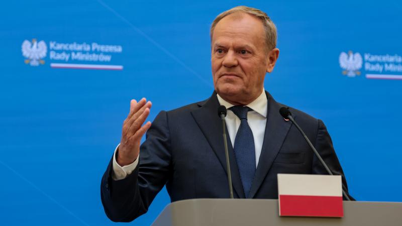 Atomfegyverek árnyékában: Franciaország és Lengyelország titkos megállapodása megdöbbenti Moszkvát és Washingtont. Ez a váratlan szövetség új dimenziókat nyit a geopolitikai játszmában, és feszültséget szít a nemzetközi porondon. Az együttműködés részlete
