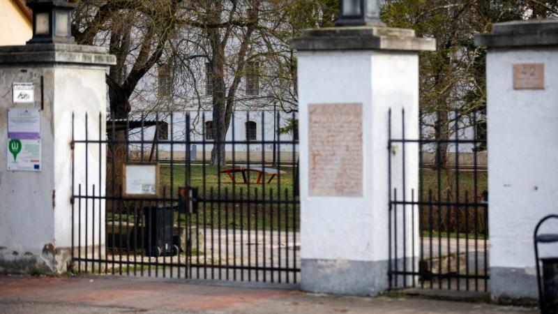 Gyermekvédelem: Tavaly a dolgozók egyharmada elhagyta a rendszerünket | 24.hu