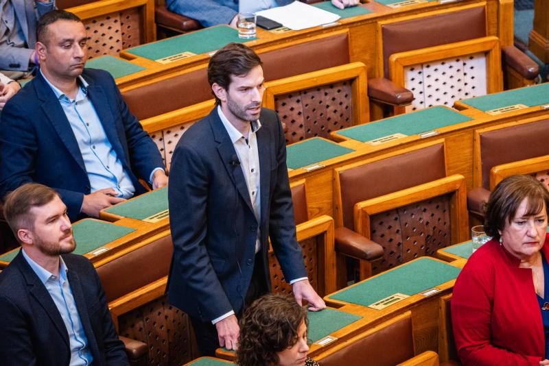 Fekete-Győr András: A Momentum ne vegyen részt a 2026-os választásokon

Fekete-Győr András, a Momentum vezetője, kifejezte véleményét a 2026-os választásokkal kapcsolatban, és arra figyelmeztetett, hogy a párt ne induljon el az elkövetkező választásokon. 