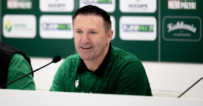 Robbie Keane a pezsgőesőben teljesen átázott, a boldogság annyira elragadta, hogy szinte elnémult a lelkesedéstől.