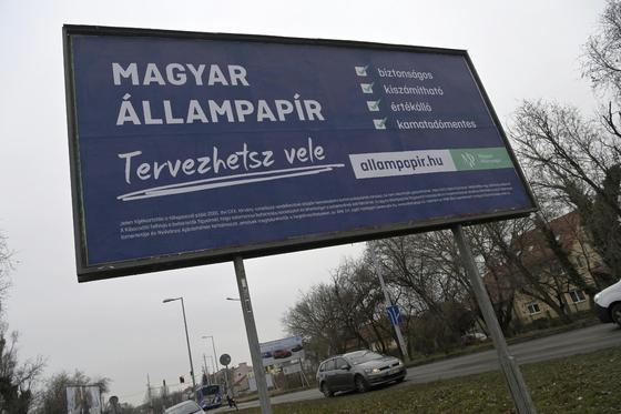 A lakosság egyre inkább külföldi lehetőségek felé tereli a pénzét, ahelyett, hogy állampapírokban tartaná.
