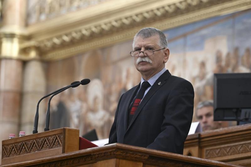 Kövér László véleménye szerint 2026 után a parlament szerepe mint vitafórum csökkenni fog, ami azt jelenti, hogy a politikai diskurzusok intenzitása és jelentősége mérséklődni fog.