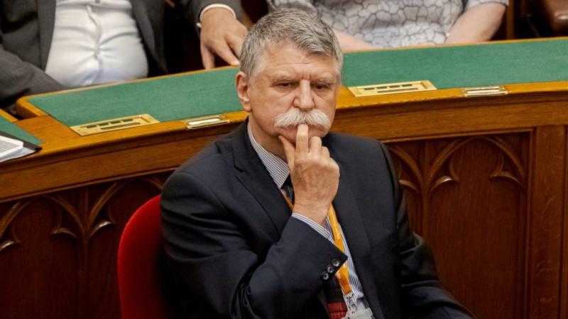 Kövér László: A politika komédiává alakult Magyar Péterrel | 24.hu

Kövér László véleménye szerint Magyar Péterrel való együttműködésük során a politikai színtér egyfajta szórakoztató előadássá vált. A politikai diskurzusokban tapasztalt humor és irónia n