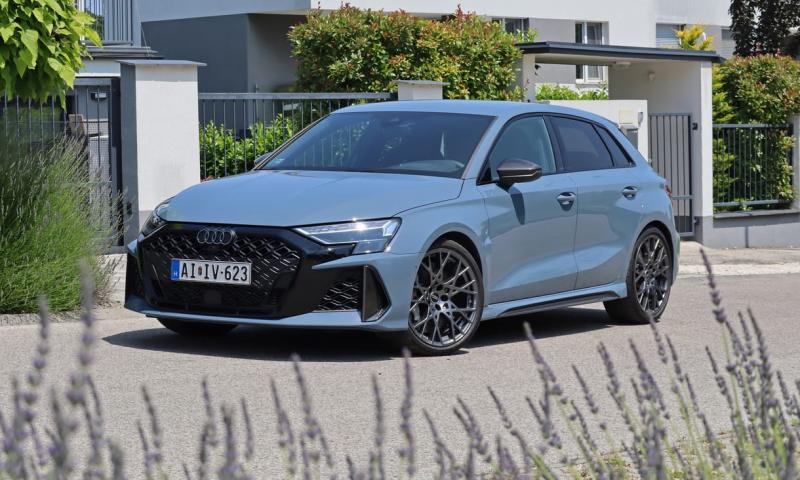 Fedezd fel a győri szívvel készült 400 lóerős RS3-tól kezdve a 925 lóerős, legyőzhetetlen elektromos csodáig – teszten az Audi végletei, ahol a teljesítmény és a technológia határait feszegetjük.