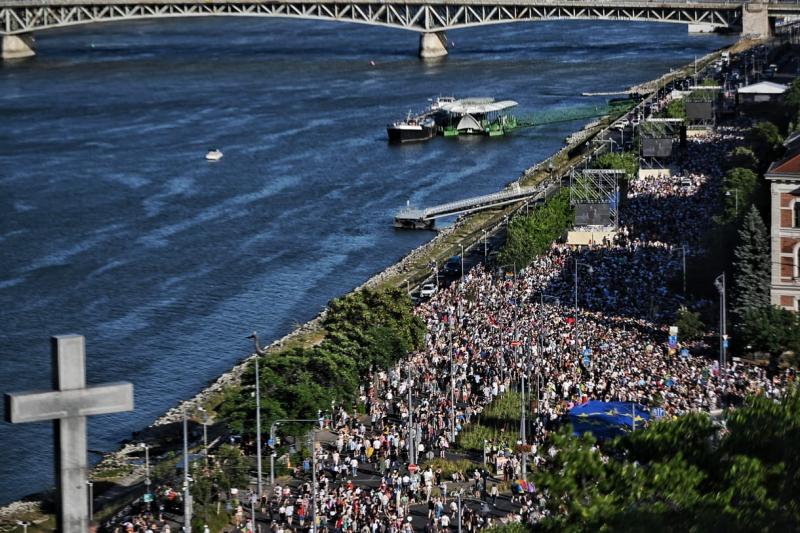 A Der Standard kommentárja: A Pride eseményét követően Orbán a meztelen király szerepében tűnik fel.