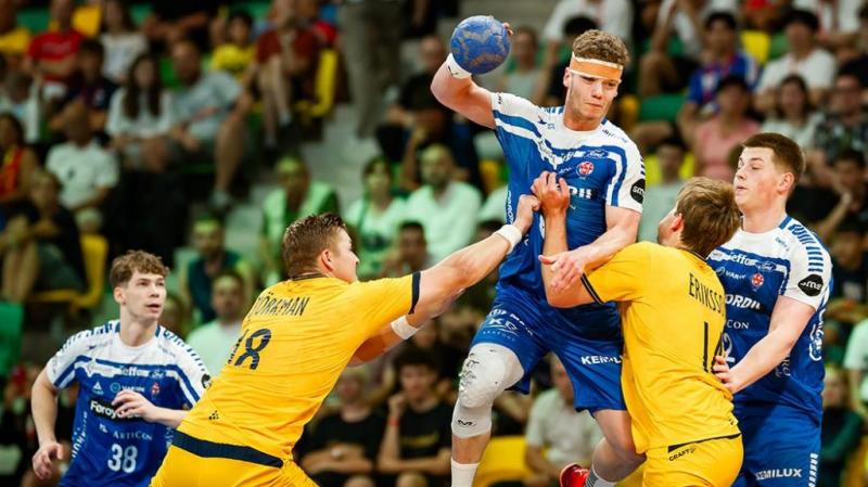 A felnőtt csapat teljesítménye az Európa-bajnokságon való részvétellel valóban történelmi jelentőségű volt, és ez a junior válogatott számára is inspiráló példa.