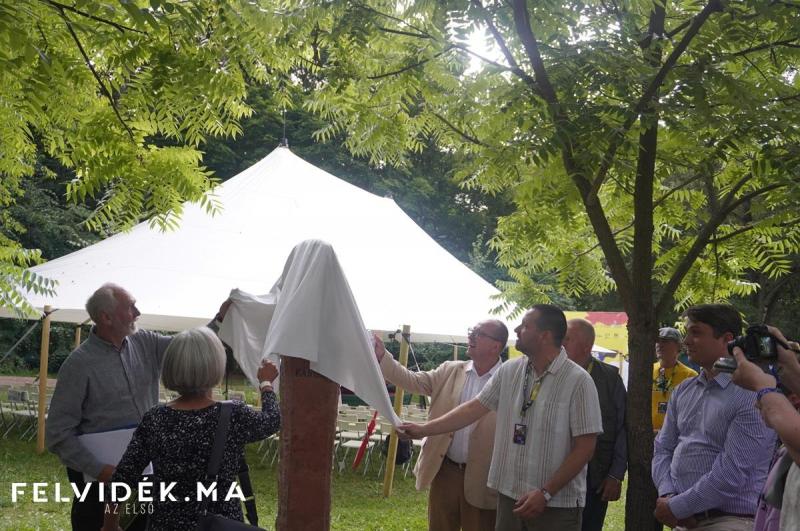 A jövőt a viták szőtték, ahol különböző nézőpontok találkoztak és ütköztek.