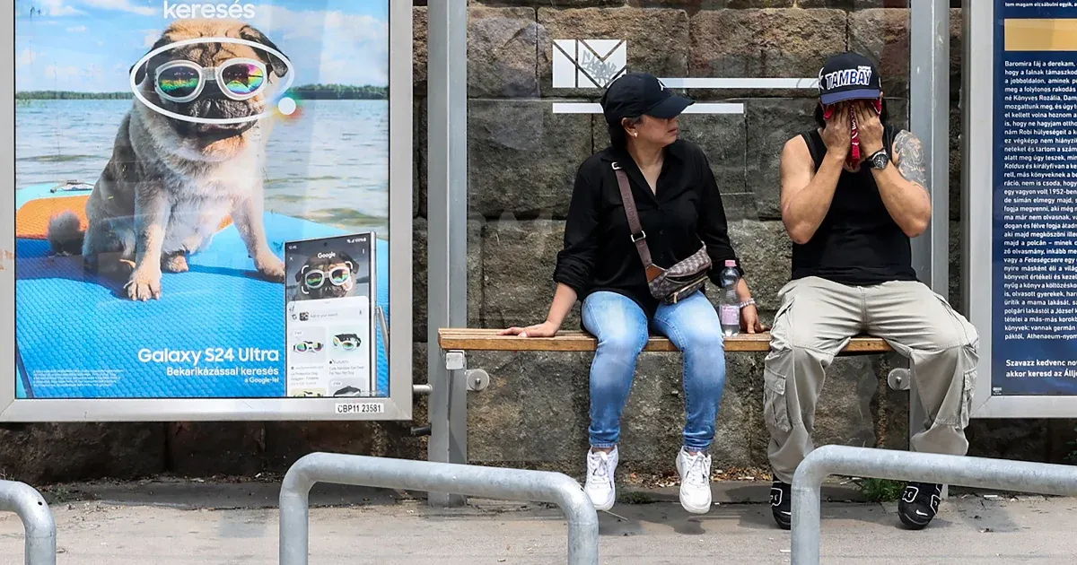 Harmadfokú hőségriasztás lépett életbe Magyarország teljes területén.