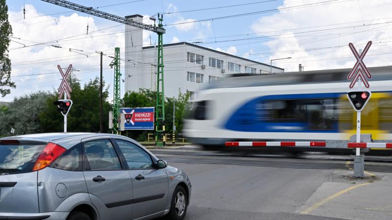 Újpesten tűz ütött ki, amely során a vasúti talpfák lángra kaptak. Ennek következtében járatmódosításokra lehet számítani. Kérjük, figyeljenek az esetleges változásokra és tájékozódjanak az alternatív közlekedési lehetőségekről!