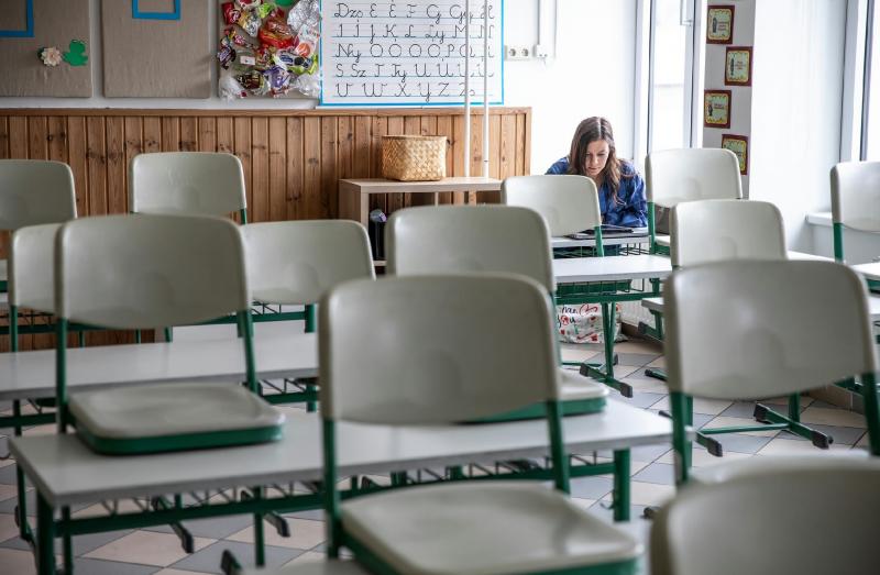 Bár a statisztikák szerint a tanárok száma az utóbbi évben növekedett, valójában 10 évvel ezelőtt sokkal több pedagógus állt a tantermekben.