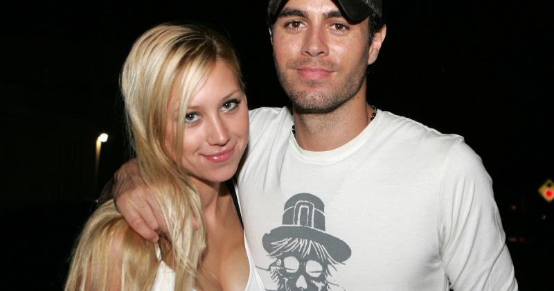 Enrique Iglesias és Anna Kournikova izgalmas időszakon mentek keresztül, hiszen a pár bejelentette, hogy bővül a családjuk. A legendás énekes és a korábbi teniszezőnő már három gyermek szülei, és most negyedik csemetéjük érkezésére készülnek. A hírek szer