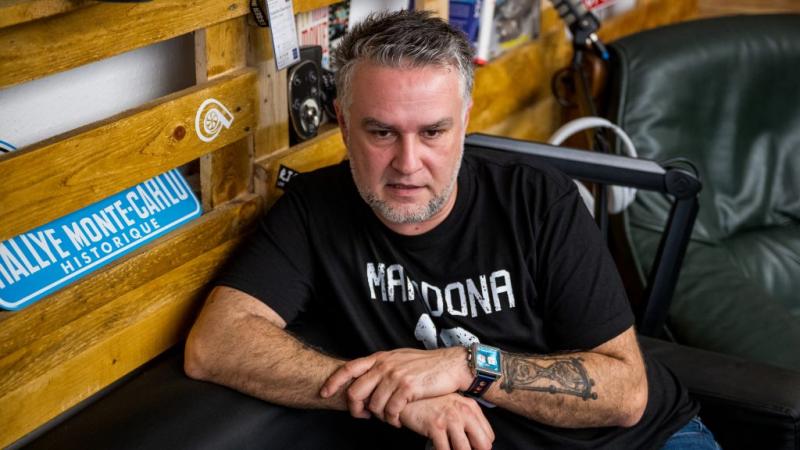 Vályi István kifejezte véleményét a politikai nézetei miatt történt kizárás kapcsán, és hangsúlyozta, hogy ez az intézkedés nem csupán őt érinti, hanem szélesebb kontextusban is fontos kérdéseket vet fel a véleménynyilvánítás szabadságáról és a politikai 